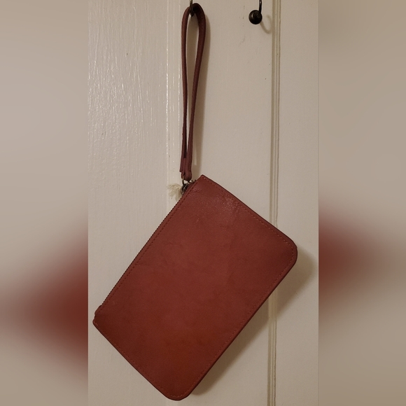 Gorgeous New with tags Universal Thread - Wristlet❌ - Picture 3 of 11